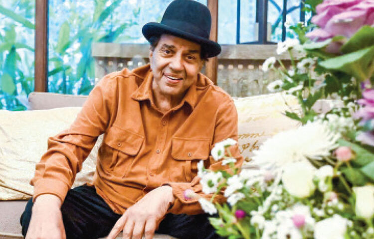 ধর্মেন্দ্র শুধু বলিউডের ‘হ্যান্ডসাম হিরো’ নন, তিনি ভারতীয় চলচ্চিত্রের ইতিহাসে এক অনন্য অধ্যায়। তার অভিনয়, স্টাইল, ব্যক্তিত্ব ও মানবিকতা সব মিলে তিনি হয়ে উঠেছেন চলচ্চিত্রপ্রেমীদের চিরচেনা ভালোবাসার নাম। আজও তার ছবি দেখলে নতুন দর্শক মুগ্ধ হন, পুরোনো দর্শক স্মৃতির ভান্ডারে ফিরে যান।