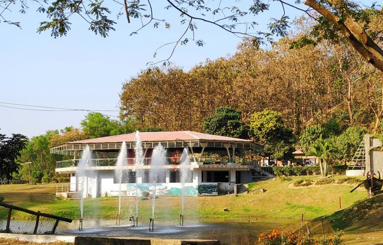 পার্ক এলাকায় ভালো ও উন্নতমানের খাবারের রেষ্টুরেন্ট আছে। এছাড়া পার্ক থেকে মাত্র ৩০ মিনিটের পথ চট্টগ্রাম শহরে আছে খাবার ও থাকার হোটেল। ছবি: এম মাঈন উদ্দিন