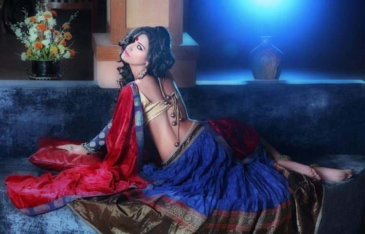 ২০২০ সালের জুলাই মাসে স্যাম বোম্বের সঙ্গে পুনম বাগদান সারেন। সে বছরই সেপ্টেম্বরে তাদের বিয়ে হয়। সেপ্টেম্বর মাসেই গোয়ায় মধুচন্দ্রিমায় গিয়ে পুনম তার স্বামীর বিরুদ্ধে পারিবারিক সহিংসতার অভিযোগ এনেছিলেন। দক্ষিণ গোয়ার ক্যানাকোনা থানায় স্বামী স্যাম বম্বের বিরুদ্ধে শ্লীলতাহানি এবং শারীরিক নির্যাতনের অভিযোগ দায়ের করেন তিনি। ছবি: সংগৃহীত