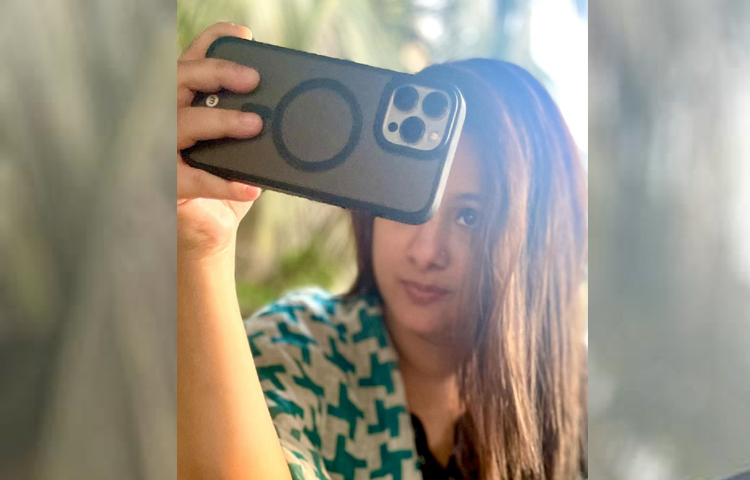 সেই ছবির ক্যাপশনে কিছুই লেখেননি নায়িকা। তবে সঙ্গে জুড়ে দিয়েছেন হ্যাশট্যাগ মর্নিংভাইব ও পূর্ণিমা। ছবি: ফেসবুক