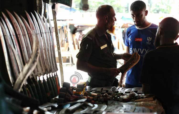 বাড়ছে বেচাকেনাও। ছবি: মাহবুব আলম