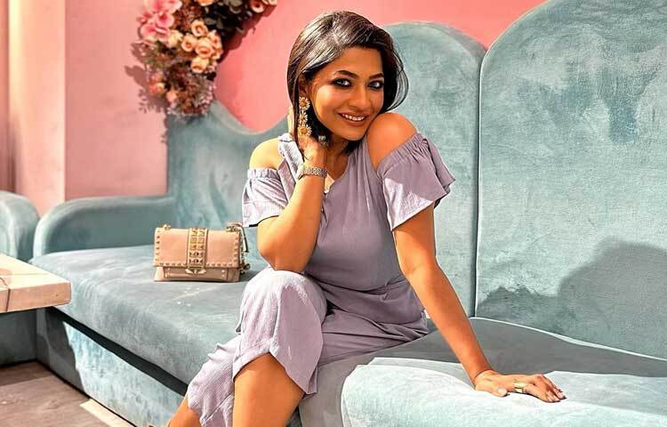 দেশের সীমানা পেরিয়ে টালিউড-বলিউডে কাজ করেছেন সাহসী এ অভিনেত্রী।