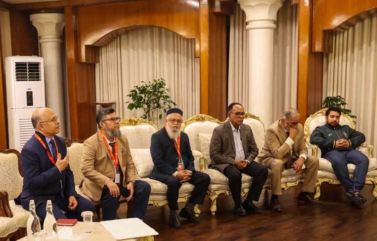 হেলথ কার্ডের উদ্বোধন ঘোষণা করে প্রধান উপদেষ্টা বলেন, ‘এই হেলথ কার্ড থাকার অর্থ হলো এক বছর পরে হোক, দু’বছর পরে হোক যেকোনো সময় দেশের যেকোনো সরকারি হাসপাতালে কার্ডধারীরা চিকিৎসা পাবেন। এই কার্ড সবসময়ই থাকবে।’