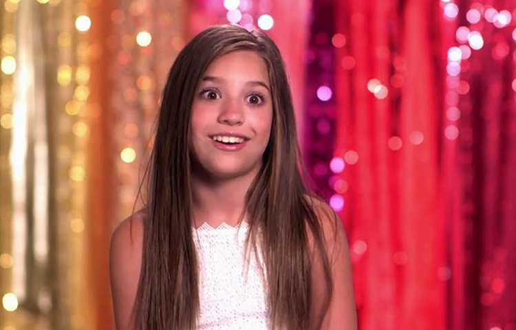 ২০১১ সালে মাত্র সাত বছর বয়সে রিয়েলিটি শো ‘ডান্স মমস’ এ অংশগ্রহণের মাধ্যমে ম্যাকেঞ্জির টেলিভিশন যাত্রা শুরু হয়। এই শোতে তিনি ছয় বছর অংশগ্রহণ করেন এবং দর্শকদের মন জয় করেন।