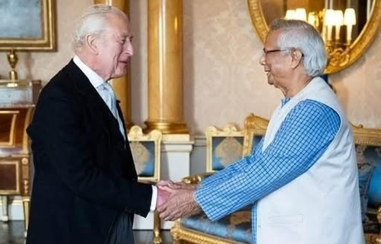 লন্ডনের বাকিংহাম প্যালেসে ব্রিটেনের রাজা তৃতীয় চার্লসের সঙ্গে সাক্ষাৎ করেছেন অন্তর্বর্তী সরকারের প্রধান উপদেষ্টা অধ্যাপক মুহাম্মদ ইউনূস।