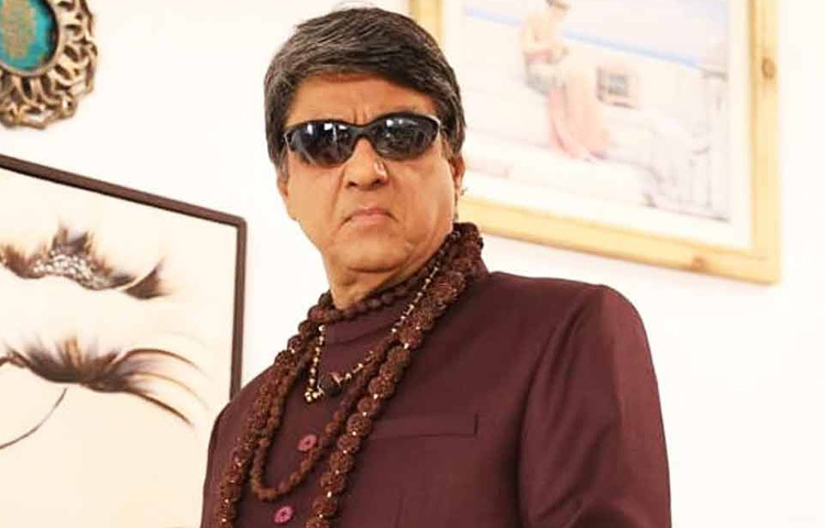 টিভির পর্দায় প্রতিদিন দুপুর কিংবা সন্ধ্যায় ভেসে উঠত সেই চশমাধারী বিনীত সাংবাদিক ‘গঙ্গাধর’, যিনি বিপদের সময় হয়ে উঠতেন ‘শক্তিমান’। এই চরিত্র শুধু খলনায়কদের বিরুদ্ধে লড়েননি, লড়েছে সমাজের অসততা, দুর্নীতি, হিংসা আর অসচেতনতার বিরুদ্ধে। প্রতিটি পর্বের শেষে শিশুদের জন্য শিক্ষামূলক বার্তা দিয়ে মুকেশ খান্না সমাজ গঠনের কাজে নিজেকে যুক্ত করেছিলেন। শক্তিমান ছিল শুধুই বিনোদন নয়, একটা আদর্শ নির্মাণের চেষ্টাও।