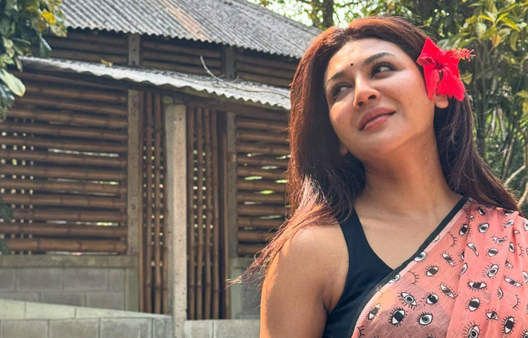 তার এই বাগান যেন শুধু একটি জায়গা নয়; এ এক ভালোবাসা, ধ্যান ও শান্তির ঠিকানা।