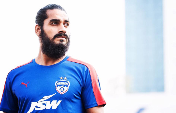 ২০১৮ সালে সাফ চ্যাম্পিয়নশিপ ও ২০১৯ এএফসি এশিয়ান কাপ-এ ভারতের দুর্দান্ত পারফরম্যান্সের পেছনেও ছিল তার অবদান। তার নেতৃত্বে ভারত প্রতিপক্ষের আক্রমণ থামিয়ে ম্যাচে টিকে থাকার এবং জয়ের স্বপ্ন দেখাতে সক্ষম হয়েছিল।