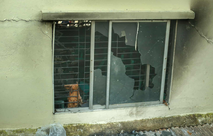 আজ সেই মাইলস্টোন স্কুল অ্যান্ড কলেজ, যার গেট পেরিয়ে একদিন শত শত শিক্ষার্থী ছুটে যেত জ্ঞানের খোঁজে, আজ সেখানে ছড়িয়ে আছে এক বিষণ্ন নীরবতা।