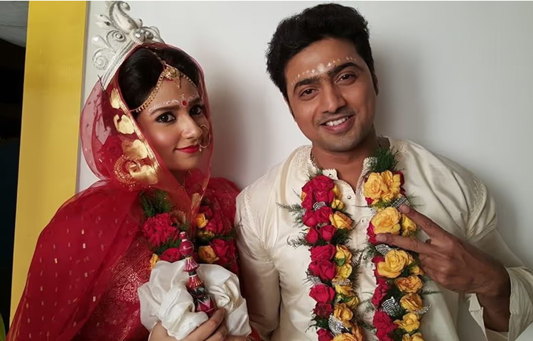 ধুমকেতু: এটি দেবের প্রডাকশনের প্রথম সিনেমা হলেও তা মুক্তি পায়নি। তবে দর্শকদের অপেক্ষার অবসান ঘটিয়ে চলতি মাসের ১৪ তারিখ মুক্তি পাবে এই সিনেমাটি। দীর্ঘ ৯ বছর পর স্ক্রিনে দেব-শুভশ্রীর রোমান্স দেখতে পাবে তার ভক্তরা।