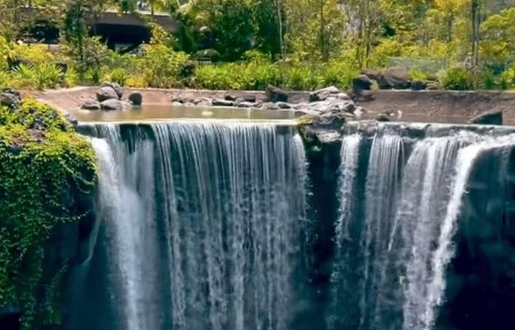 একদিকে দেশের পরিচিত চিত্র যেমন- মারিনা বে স্যান্ডসের নীলাকাশে ২০২৯ সালে নির্মিতব্য নতুন চতুর্থ টাওয়ার, ১৫ হাজার দর্শকের জন্য একটি আধুনিক ইনডোর এরিনা, আর চাঙ্গি আন্তর্জাতিক বিমানবন্দরে ২০৩০-এর দশকে পঞ্চম টার্মিনালের সূচনা।