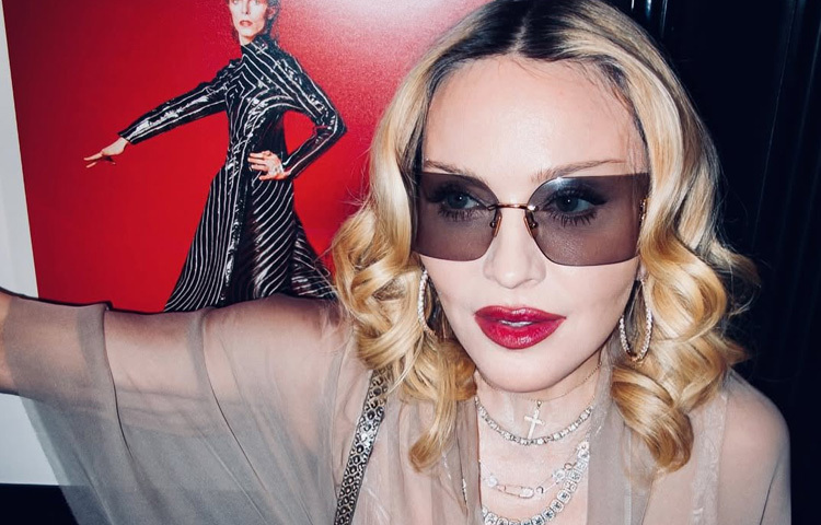 ম্যাডোনা নারীশক্তির কণ্ঠস্বর হয়ে উঠেছিলেন। তিনি শিখিয়েছেন, একজন নারী কেবল সুন্দরী বা নীরব দর্শক হয়ে থাকবে না, বরং সে হতে পারে নেতা, শিল্পী ও আন্দোলনের প্রতীক। তার সাহসী উপস্থিতি অনেক নারী শিল্পীকেই আত্মবিশ্বাসী করেছে।