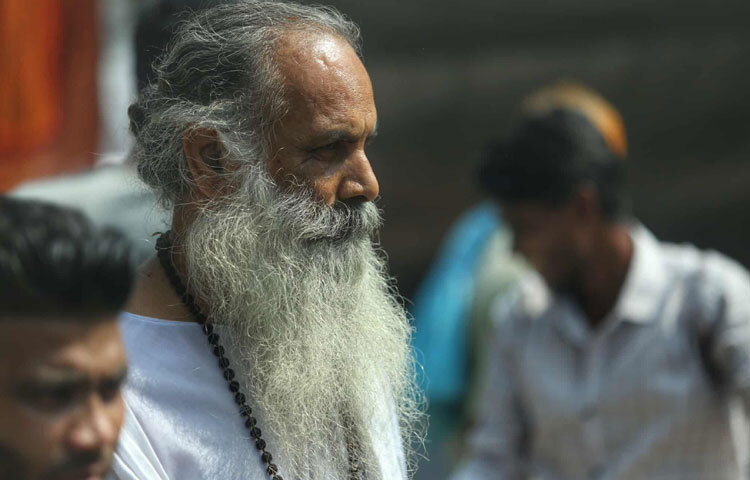 এই প্রার্থনা, এই শ্রদ্ধা যেন এক ভেতরের শান্তি এনে দেয় প্রতিটি আগত মানুষের মনে।