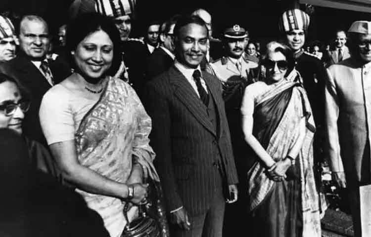 খালেদা জিয়া ১৯৬০ সালে জিয়াউর রহমানের সঙ্গে বিবাহবন্ধনে আবদ্ধ হন। মূলত সেনা কর্মকর্তা জিয়াউর রহমানের সঙ্গে পরিণয়ে আবদ্ধ হওয়ার মধ্য দিয়েই খালেদা জিয়া জড়িয়ে পড়েন বাংলাদেশের ইতিহাসের নানা ঘটনাপ্রবাহের সঙ্গে।