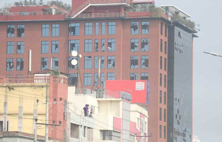 কলেজটির ১০তলা ভবনের সব তলায় ভাঙচুর চালানো হয়েছে।