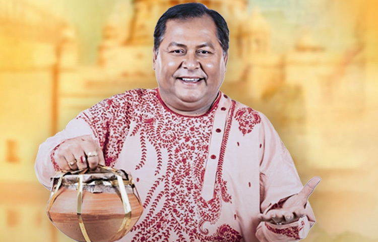 স্কুল-কলেজের পাঠ চুকিয়ে তিনি ভর্তি হন কলকাতার বিখ্যাত রবীন্দ্র ভারতী বিশ্ববিদ্যালয়ে, যেখানে নাট্যচর্চার সঙ্গে ঘনিষ্ঠ পরিচয় ঘটে তার। সেখানেই তৈরি হয় তার অভিনয়ের প্রতি এক অদম্য আকর্ষণ।