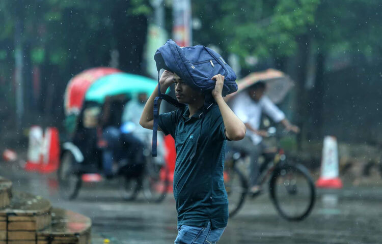 ঢাকার সকালগুলো অনেক সময়ই ব্যস্ততায়, হর্নের শব্দে আর যানজটে আটকে থাকে। কিন্তু আজকের সকালটা আলাদা।