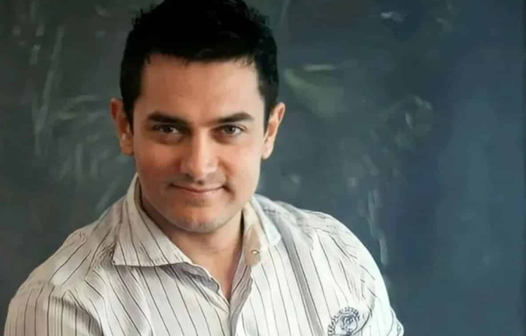 বলিউডের চকলেট বয় খ্যাত আমির খানের আসল নাম মুহাম্মদ আমির হোসেন খান। বড় নামকে ছোট করেছেন তিনি নিজেই। পরিচিত হয়েছেন আমির খান নামে। ছবি: সংগৃহীত