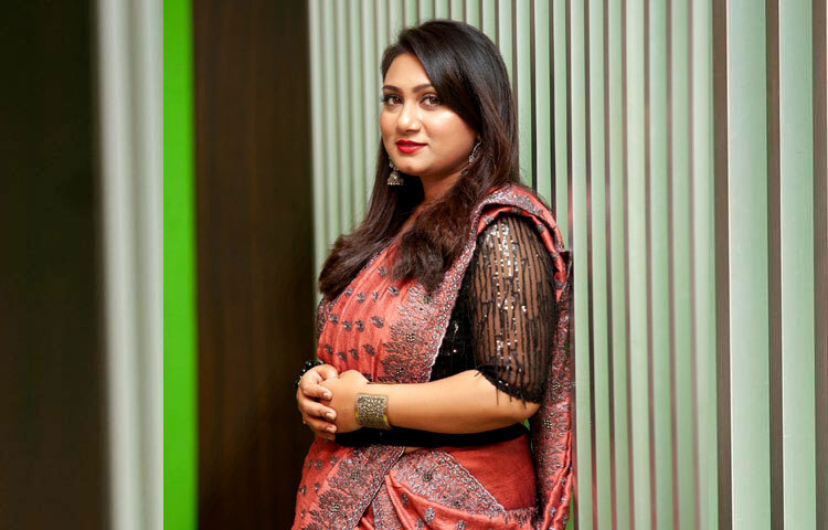 ডিজিটাল যুগের শ্রোতারা যেমন সহজে গান শোনেন, তেমনি সহজে শিল্পীকেও নিজের করে নেন। অবন্তী সিঁথি সেই প্রজন্মেরই এক উজ্জ্বল উদাহরণ।