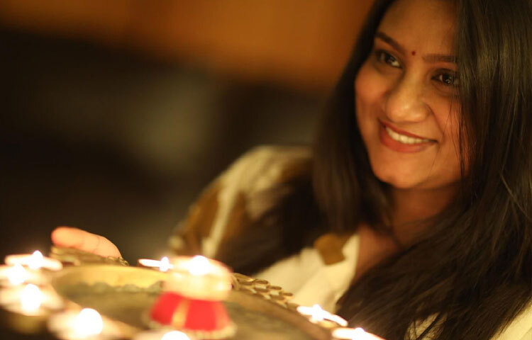 সামাজিক যোগাযোগমাধ্যমের গান কাভার, লাইভ পারফর্মেন্স, মৌলিক গান প্রকাশ সব মিলিয়ে তিনি খুব দ্রুত শ্রোতাদের মাঝে জায়গা করে নিয়েছেন। তার গান শুনে তরুণরা যেমন মুগ্ধ হয়, তেমনি বয়স্করাও খুঁজে পান শান্তি ও পরিচিত অনুভূতি।