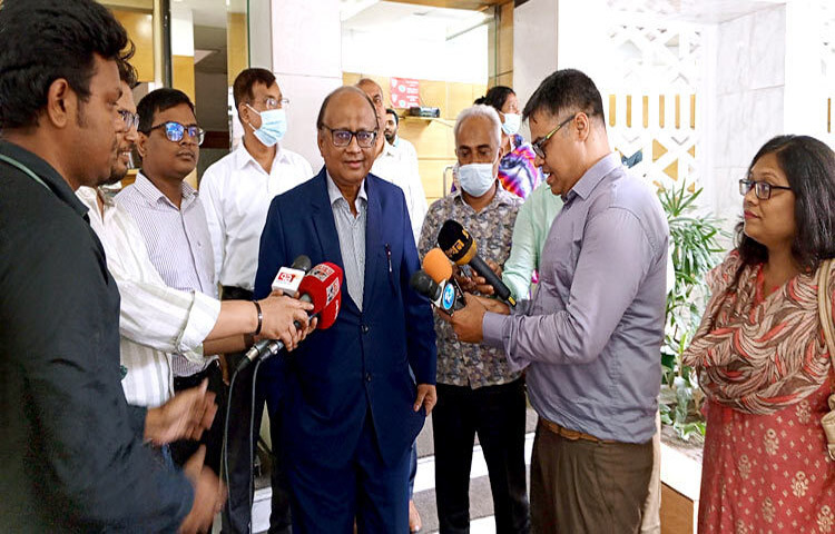 যুক্তরাজ্যের ক্ষমতাসীন লেবার পার্টির পার্লামেন্ট সদস্য (এমপি) ও সাবেক মন্ত্রী টিউলিপ সিদ্দিককে হয়রানি নয়, বরং সুনির্দিষ্ট তথ্য-প্রমাণের ভিত্তিতে তার বিরুদ্ধে দুর্নীতির মামলা করা হয়েছে বলে জানিয়েছেন দুর্নীতি দমন কমিশন (দুদক) চেয়ারম্যান মোহাম্মদ আবদুল মোমেন। ছবি: জাগো নিউজ