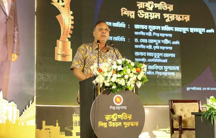 দেশের শিল্পোদ্যোক্তা ও ব্যবসায়ীদের কৃষিখাতে বিনিয়োগ বাড়ানোর আহ্বান জানিয়েছেন কৃষিমন্ত্রী ড. মো. আব্দুস শহীদ। ছবি: মাহবুব আলম