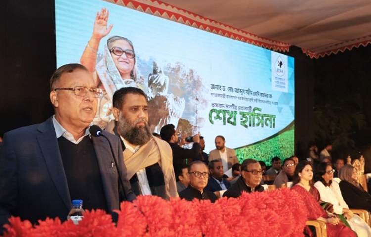 মৌলভীবাজারের শ্রীমঙ্গল জেলা পরিষদ মিলনায়তনে গণসংবর্ধনা অনুষ্ঠানে প্রধান অতিথি ছিলেন কৃষিমন্ত্রী মো: আব্দুস শহীদ। ছবি: পিআইডি