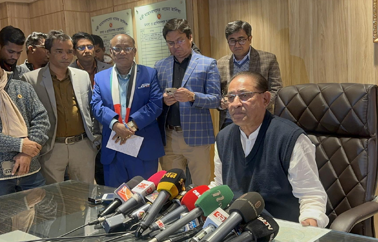 রমজানকে সামনে রেখে চাল ডালের মতো প্রান্তিক জনগোষ্ঠীর জন্য মাছ, মাংস ও ডিম ন্যায্যমূল্যে বিক্রি হবে জানিয়েছেন মৎস্য ও প্রাণিসম্পদমন্ত্রী মো. আব্দুর রহমান। ছবি: ইসমাইল হোসেন রাসেল