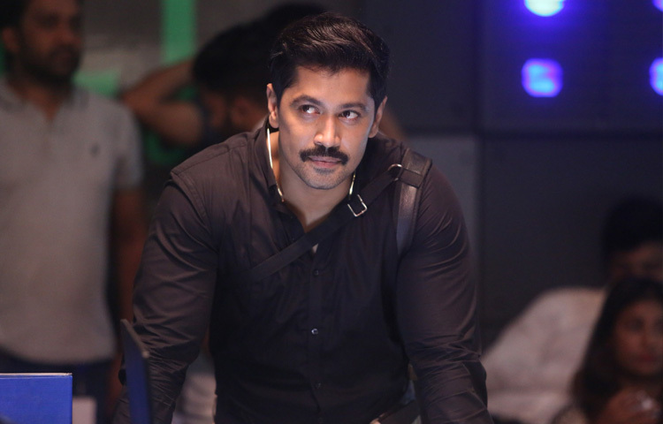 ২০১৩ সালে ‘মেঘের কোলে রোদ’ নামের একটি টেলিফিল্মে অভিনয় শুরু করেন।