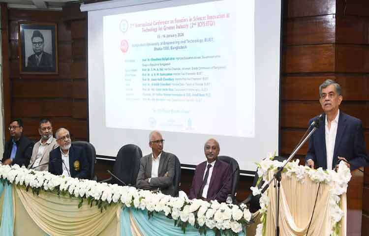 ঢাকায় বুয়েটের কাউন্সিল ভবনে ‘২য় ইন্টারন্যাশনাল কনফারেন্স অন ফ্রন্টিয়ার্স ইন সায়েন্স: ইনোভেশন অ্যান্ড টেকনোলজি ফর গ্রিনার ইন্ডাস্ট্রি’ এ প্রধান অতিথির বক্তৃতা করেন শিক্ষা উপদেষ্টা অধ্যাপক ড. চৌধুরী রফিকুল আবরার। ছবি: পিআইডি