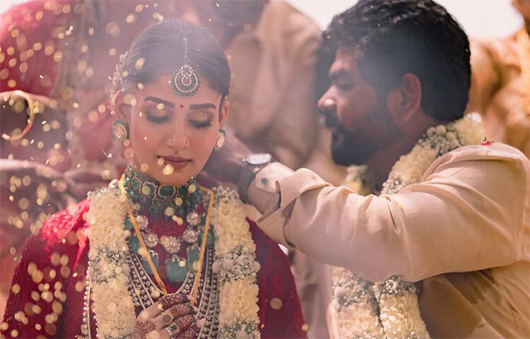 ২০২২ সালে পরিচালক বিগনেশ শিবানের সঙ্গে বিবাহ বন্ধনে আবদ্ধ হন এই লেডি সুপারস্টার। ছবি: ফেসবুক থেকে