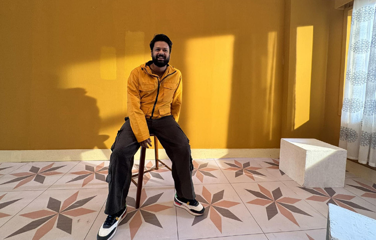 এরপর নিজস্ব প্রযোজনা প্রতিষ্ঠান ‘রানআউট ফিল্মস’ গড়ে তুলেন। আর সেখান থেকেই শুরু হয় একের পর এক ভিন্নধর্মী কাজ যা কখনো হাসায়, কখনো ভাবায়, কখনো আবার অদৃশ্য আবেগে চোখ ভিজিয়ে দেয়।