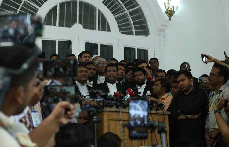 আন্তর্জাতিক অপরাধ ট্রাইব্যুনালের চিফ প্রসিকিউটর মো. তাজুল ইসলাম বলেছেন, জুলাই-আগস্ট মাসেই নয়, বিগত সরকার ক্ষমতায় আসার পরেই গুম-খুন ও হত্যার বীভৎসতা সৃষ্টি করে। হিটলারের সময়ের ক্যাম্পের মতো ক্যাম্প তৈরি করে তাতে নিষ্ঠুরভাবে বন্দদের নির্যাতন করা হয়েছে। ছবি: মাহবুব আলম