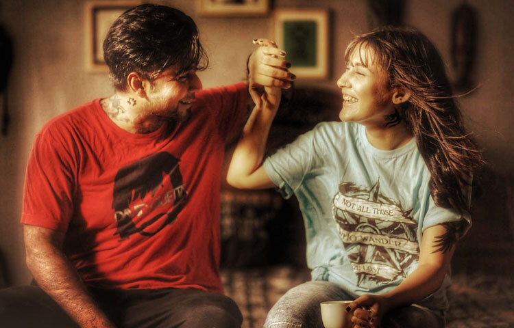 অনেকেই বলেন বাংলা নাটকে কিছু সময় পর ‘একঘেয়েমি’ আসে; কিন্তু নিশো সেই একঘেয়েমির ভাঙন ঘটিয়েছেন বারবার, ভিন্ন ভিন্ন চরিত্রে নিজেকে ভেঙে তৈরি করে।