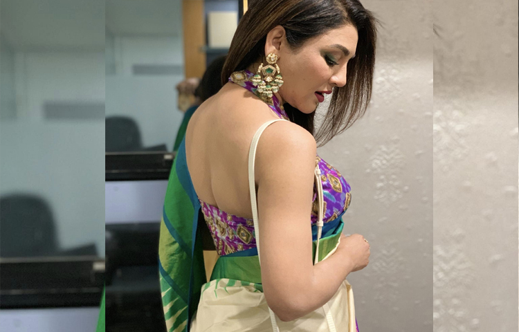 জয়ার মিষ্টি হাসি ও অপরূপ গ্ল্যামার ভক্তদের ঘুম কেড়ে নেওয়ার জন্য যথেষ্ট। ছবি: ফেসবুক