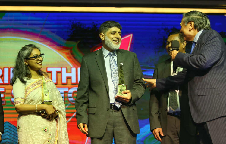 এছাড়া আজীবন সম্মাননা পুরস্কার পেয়েছেন এসিআই লিমিটেডের প্রতিষ্ঠাতা চেয়ারম্যান আনিস উদ দৌলা, আর অসাধারণ নারী উদ্যোক্তার পুরস্কার পেয়েছেন শেয়ার ট্রিপের প্রতিষ্ঠাতা ও সিইও সাদিয়া হক।