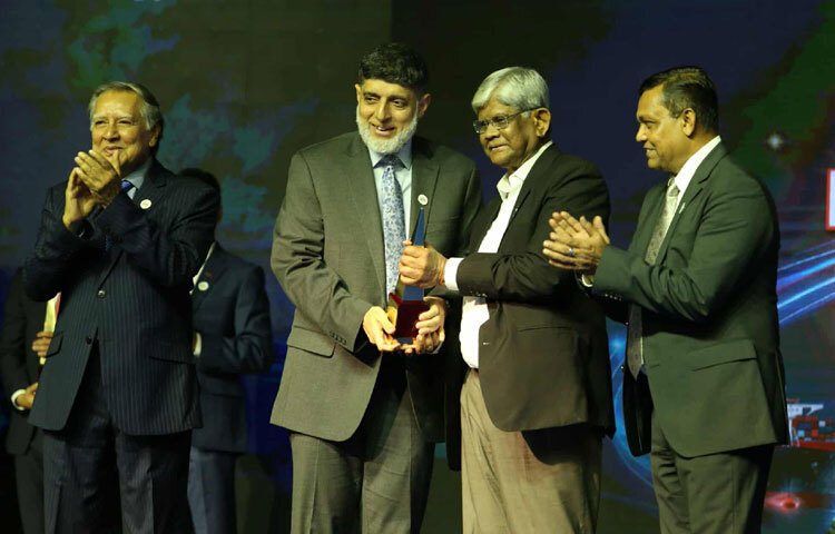 বছরব্যাপী অসাধারণ কর্মদক্ষতা, নেতৃত্বগুণ এবং উদ্ভাবনী চিন্তার স্বীকৃতি দিতে এবার মোট পাঁচটি ক্যাটাগরিতে সম্মাননা দেওয়া করা হয়। ২০২৪ সালের জন্য বিজয়ীরা হলেন-সেরা আর্থিক প্রতিষ্ঠান সিটি ব্যাংক, সেরা প্রতিষ্ঠান ওয়ালটন গ্রুপ, সেরা ব্যবসায়ী ব্যক্তিত্ব প্রাণ গ্রুপের সিইও আহসান খান চৌধুরী।