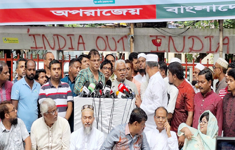 নির্দিষ্ট সময়ের মধ্যেই প্রশাসনের বিভিন্ন স্তর থেকে ফ্যাসিবাদের দোসর জঞ্জালদের পরিষ্কার করতে হবে। তা না করা হলে বঙ্গভবন-ইউনিয়ন পরিষদ, গণভবন-সিটি কর্পোরেশনের ওয়ার্ড পর্যন্ত সব জায়গায় ঘাপটি মেরে লুকিয়ে থাকা ফ্যাসিবাদের দোসরদের তালিকা প্রকাশ করে দেওয়া হবে। সরকারের উদ্দেশে এই বার্তা দিয়েছেন বিএনপি চেয়াপারসনের উপদেষ্টা অ্যাড. সৈয়দ মোয়াজ্জেম হোসেন আলাল।