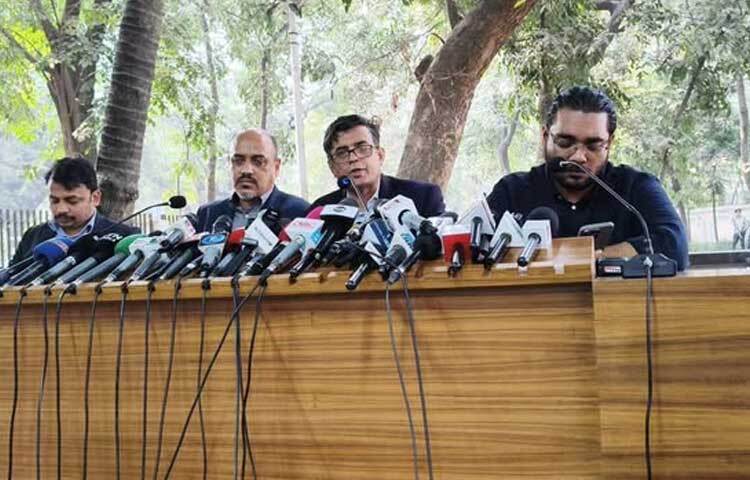 অন্তর্বর্তী সরকারের প্রধান উপদেষ্টার প্রেস সেক্রেটারি শফিকুল আলম বলেছেন, জাতীয় ঐকমত্যের ভিত্তিতে বিভিন্ন রাজনৈতিক দল ও জুলাই অভ্যুত্থানে অংশগ্রহণকারী সংশ্লিষ্ট সবার সঙ্গে আলোচনা করে ছয় সংস্কার কমিশনের দেওয়া প্রস্তাবিত সুপারিশ থেকে প্রয়োজনীয় সংস্কার চূড়ান্ত হবে।