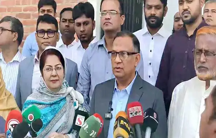 পাট ও বস্ত্র মন্ত্রণালয়ের প্রতিমন্ত্রী মো. শরীফুল আলম বলেছেন, রেশম শুধু রাজশাহীর সম্পদ নয়, এটি গোটা বাংলাদেশের সম্পদ। রেশম আমাদের ঐতিহ্য। এই শিল্পকে বাঁচিয়ে রাখতে কার্যকর পদক্ষেপ নেওয়া হবে।