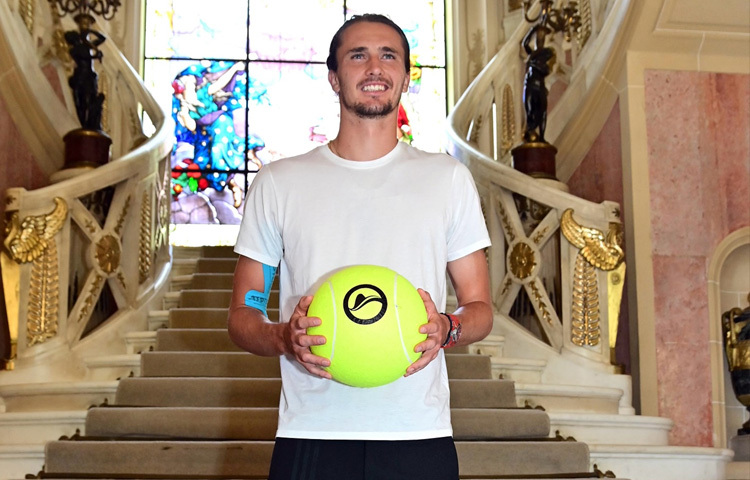 হামবুর্গে জন্ম নেওয়া জাভেরেভের পরিবারই ছিল টেনিসময়। তার বাবা-মা দুজনেই সাবেক পেশাদার খেলোয়াড়।