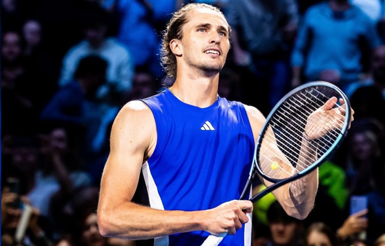 গ্র্যান্ড স্ল্যাম জয়ের স্বপ্ন নিয়ে আজও কোর্টে ঘাম ঝরান জাভেরেভ। কখনো ক্লে কোর্টে, কখনো হার্ড সারফেসে তিনি তৈরি করে চলেছেন নতুন গল্প। হয়তো শিগগিরই তার হাতে উঠবে সেই স্বপ্নের শিরোপা, যেটি অর্জনের জন্যই তিনি ছুটছেন এক যুগ ধরে।