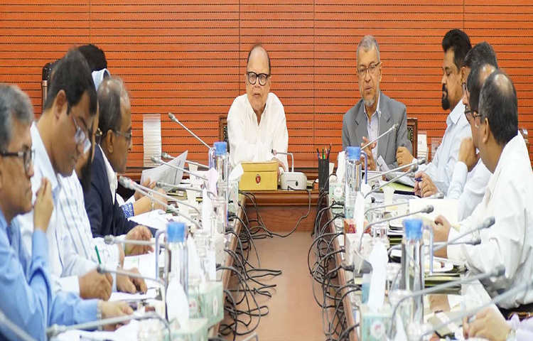 সচিবালয়ে মন্ত্রিপরিষদ বিভাগের সভাকক্ষে জাতীয় নিরাপদ খাদ্য ব্যবস্থাপনা বিষয়ক উপদেষ্টা পরিষদের নবম সভায় সভাপতিত্ব করেন খাদ্য উপদেষ্টা আলী ইমাম মজুমদার। ছবি: পিআইডি