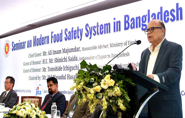 ঢাকায় প্যান প্যাসিফিক সোনারগাঁও হোটেলে ‘মডার্ন ফুড সেফটি সিস্টেম ইন বাংলাদেশ’ শীর্ষক সেমিনারে প্রধান অতিথির বক্তৃতা করেন খাদ্য উপদেষ্টা আলী ইমাম মজুমদার। ছবি: পিআইডি
