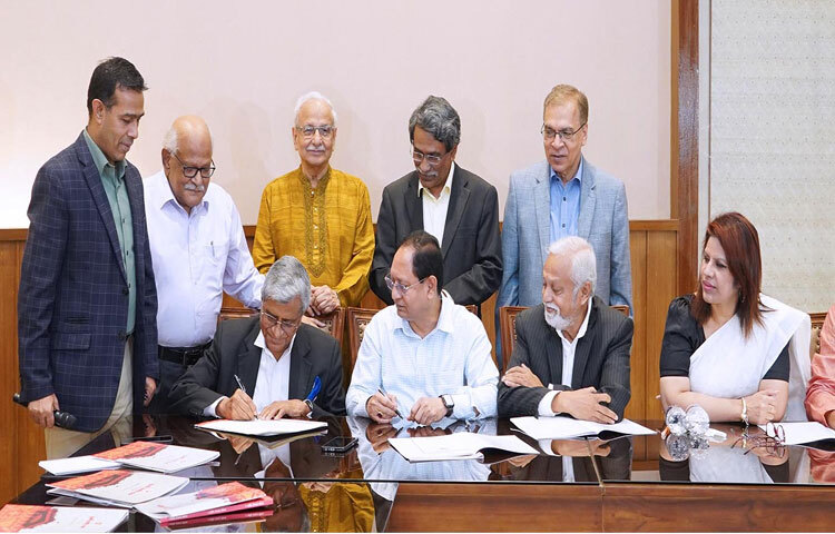 জাতীয় ঐকমত্য কমিশনের সহ-সভাপতি অধ্যাপক আলী রীয়াজের উপস্থিতিতে ঢাকায় জাতীয় সংসদ ভবনের এলডি হলে গণফোরাম ‘জুলাই জাতীয় সনদ ২০২৫’ এ সই স্বাক্ষর করে। ছবি: পিআইডি