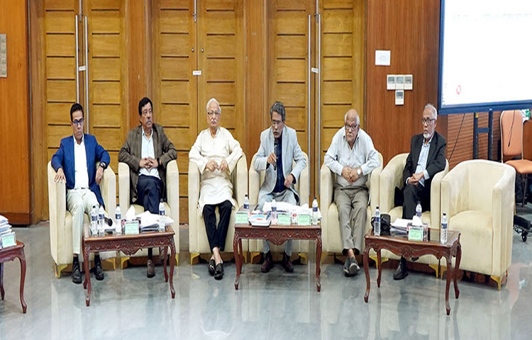 ঢাকায় ফরেন সার্ভিস একাডেমিতে জাতীয় ঐকমত্য কমিশনের সঙ্গে বিভিন্ন রাজনৈতিক দলের দ্বিতীয় পর্যায়ের নবম দিনের আলোচনা অনুষ্ঠিত হয়। এসময় কমিশনের সহ-সভাপতি অধ্যাপক আলী রীয়াজ উপস্থিত ছিলেন। ছবি: পিআইডি