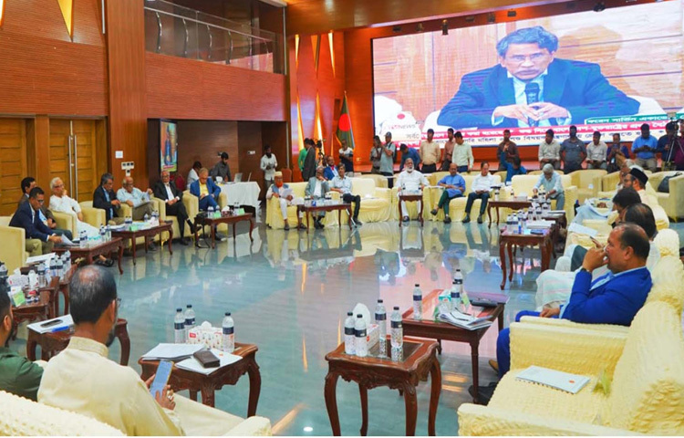 ঢাকায় ফরেন সার্ভিস একাডেমিতে জাতীয় ঐকমত্য কমিশনের সঙ্গে বিভিন্ন রাজনৈতিক দলের দ্বিতীয় পর্যায়ের ১১তম দিনের আলোচনা অনুষ্ঠিত হয়। এসময় কমিশনের সহ-সভাপতি অধ্যাপক আলী রীয়াজ উপস্থিত ছিলেন। ছবি: পিআইডি