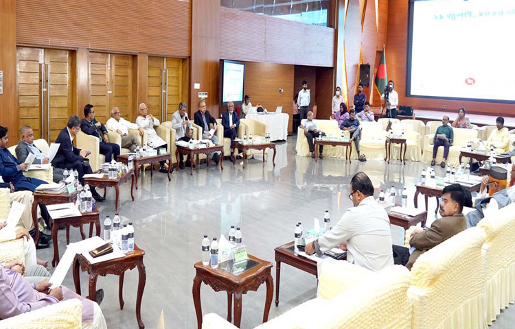 ঢাকায় ফরেন সার্ভিস একাডেমিতে জাতীয় ঐকমত্য কমিশনের সঙ্গে বিভিন্ন রাজনৈতিক দলের দ্বিতীয় পর্যায়ের ১৬তম দিনের আলোচনা অনুষ্ঠিত হয়। এসময় কমিশনের সহ-সভাপতি অধ্যাপক আলী রীয়াজ উপস্থিত ছিলেন। ছবি: পিআইডি