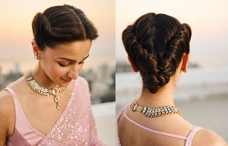 মাঝ সিঁথি করা ক্ল্যাসিক গ্রিক হেয়ারস্টাইলে সবার নজর কেড়েছেন জনপ্রিয় এই অভিনেত্রী।