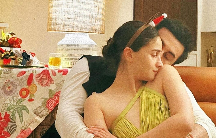 তার সঙ্গে ছিলেন স্বামী রণবীর কাপুর। ছবি: সংগৃহীত